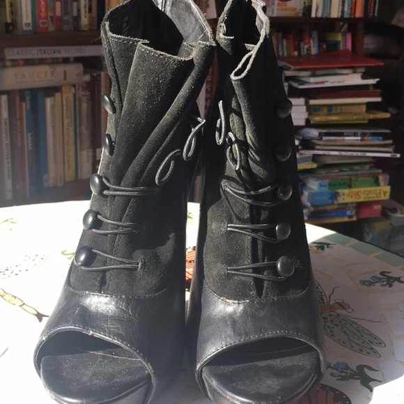 Steve Madden Shoes - Steve Madden Luxe peep toe booties